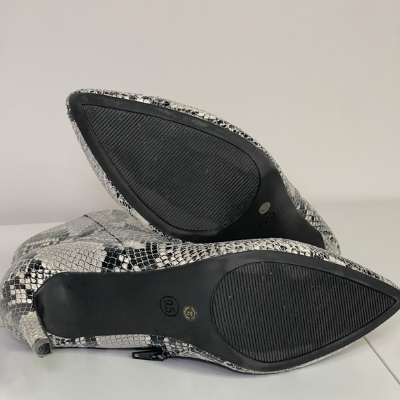 Worthington Lorna Snakeskin Ankle Booties Women 9.5 Pointed Toe Memoryfoam Zipup - Picture 9 of 13